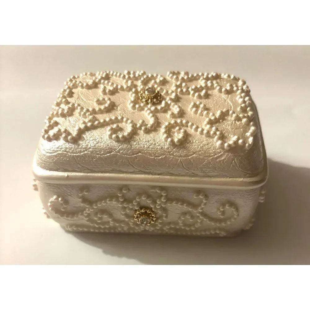 Vintage Resin Bridal Trinket Box With a Pearl-like beaded design